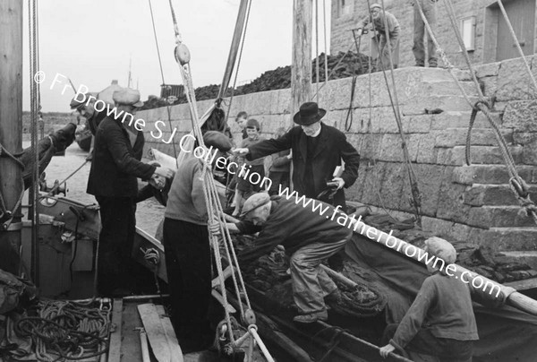 BOATS AND BOATMEN WITH LIFEBOAT TO INNISHMAAN CASHLA BAY  FR KILLEAN PP AND FR KEANE S.J.